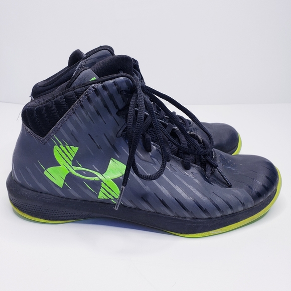 boys green basketball shoes